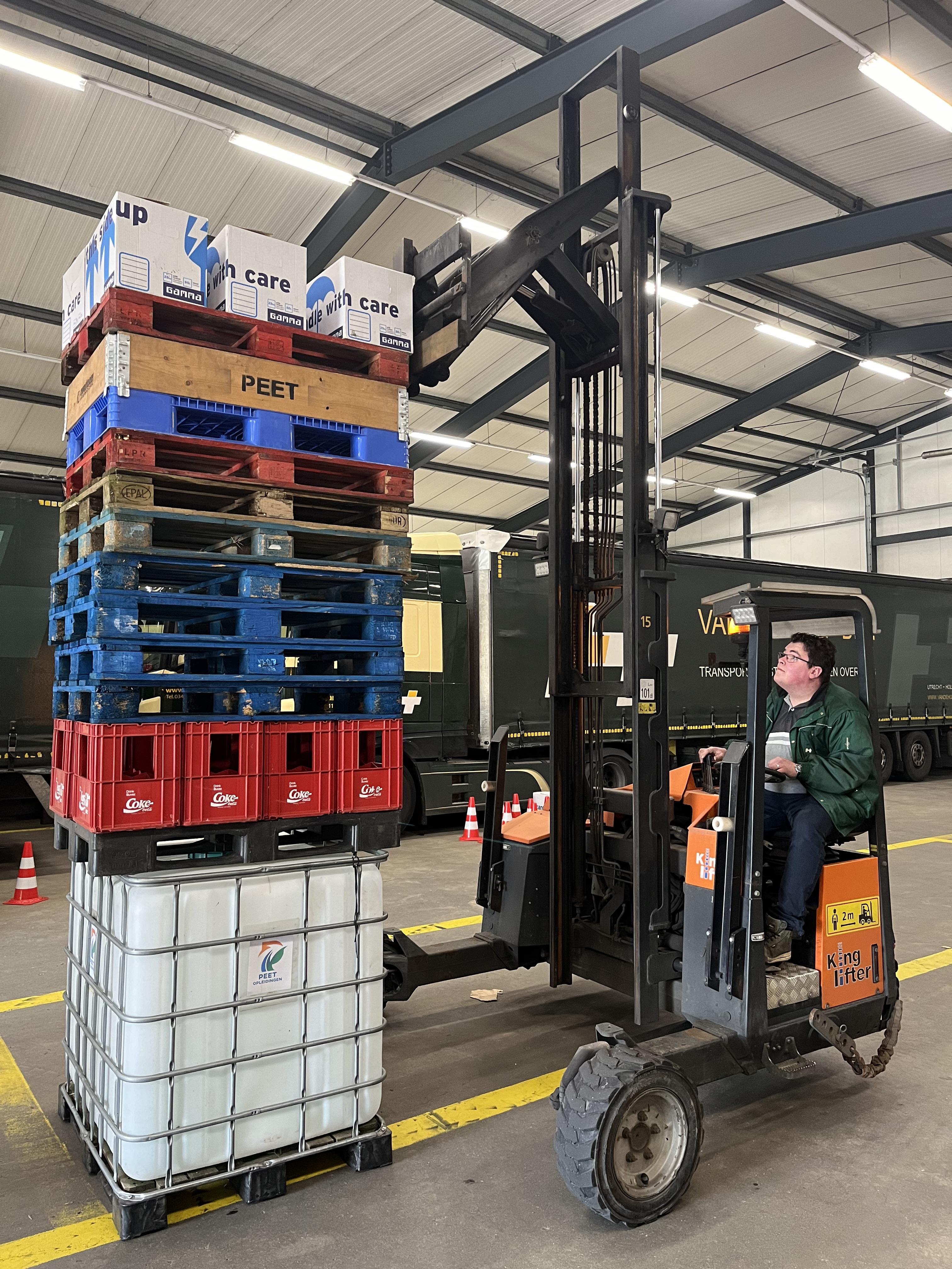 Ook meeneemheftruck/ kooiaap cursus is mogelijk